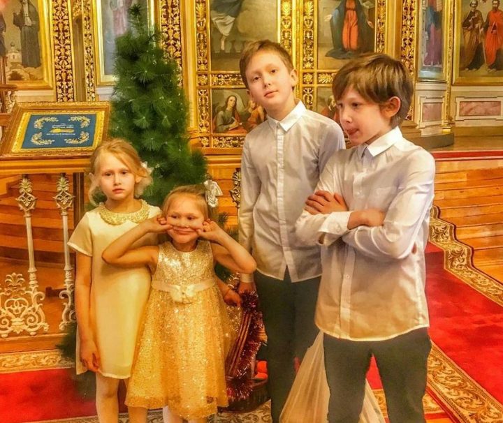 Актеру Сергею Горобченко под полтинник. Жена Полина Невзорова и 8 детей, как живется в семье